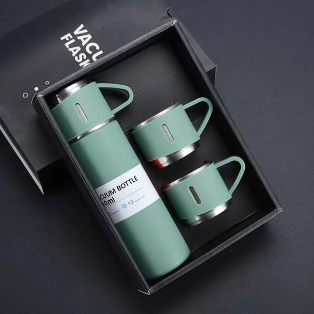 Vacuum bottle and cups set in a black box with 'VACUUM FLASH' branding.